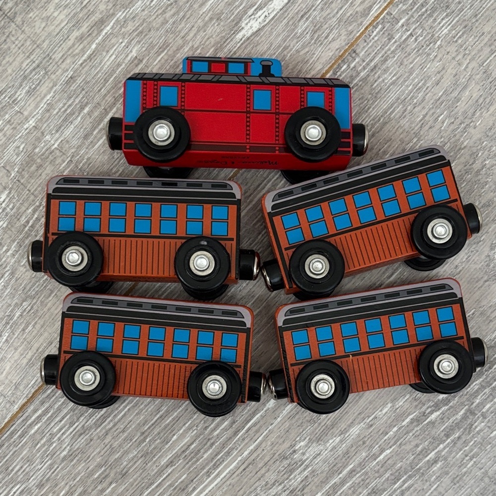 Lot of Magnet Train Cars - Picture 2 of 7